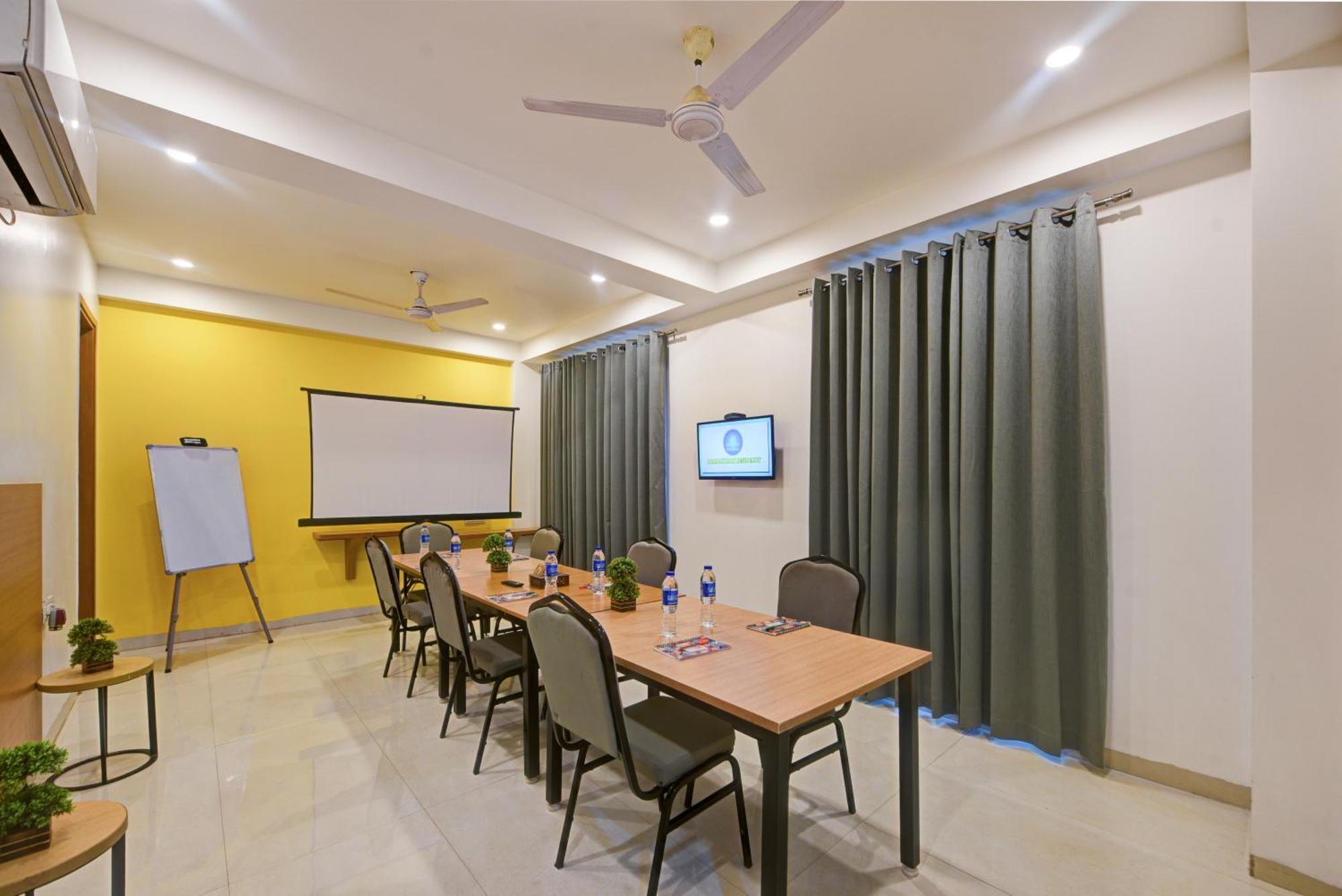 Aamantran Residency Hotel, Sohna Road, Sector 49, Gurugram Gurgaon Luaran gambar